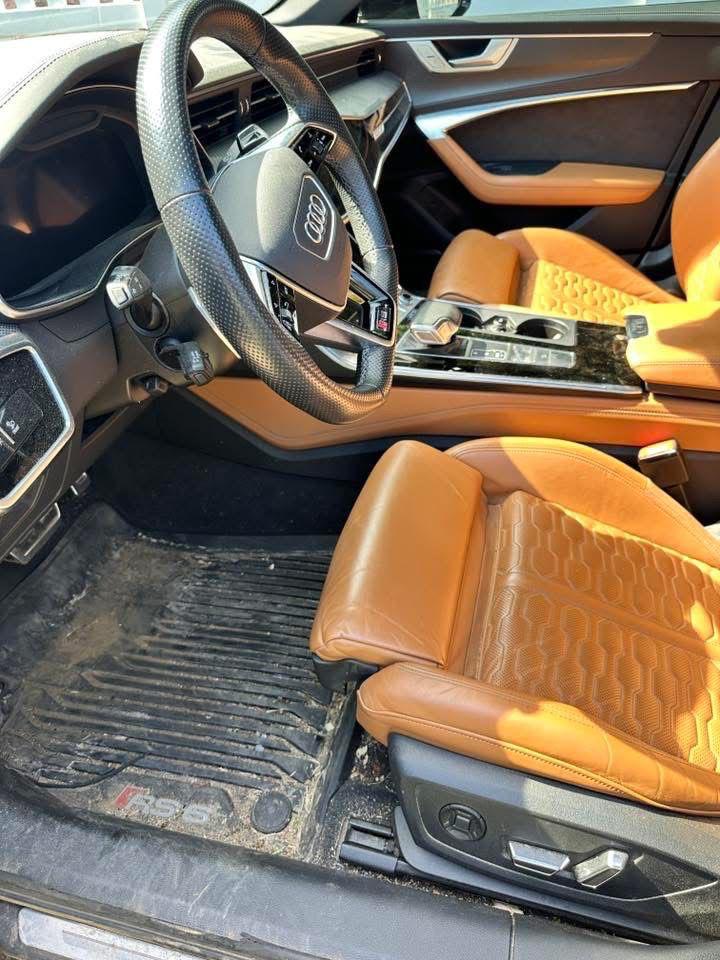 Audi front seats before detailing